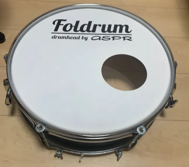 Foldrumの超小口径バスドラム（14インチ）の画像。実際買ってみてレビューします。紐しめタイプ。